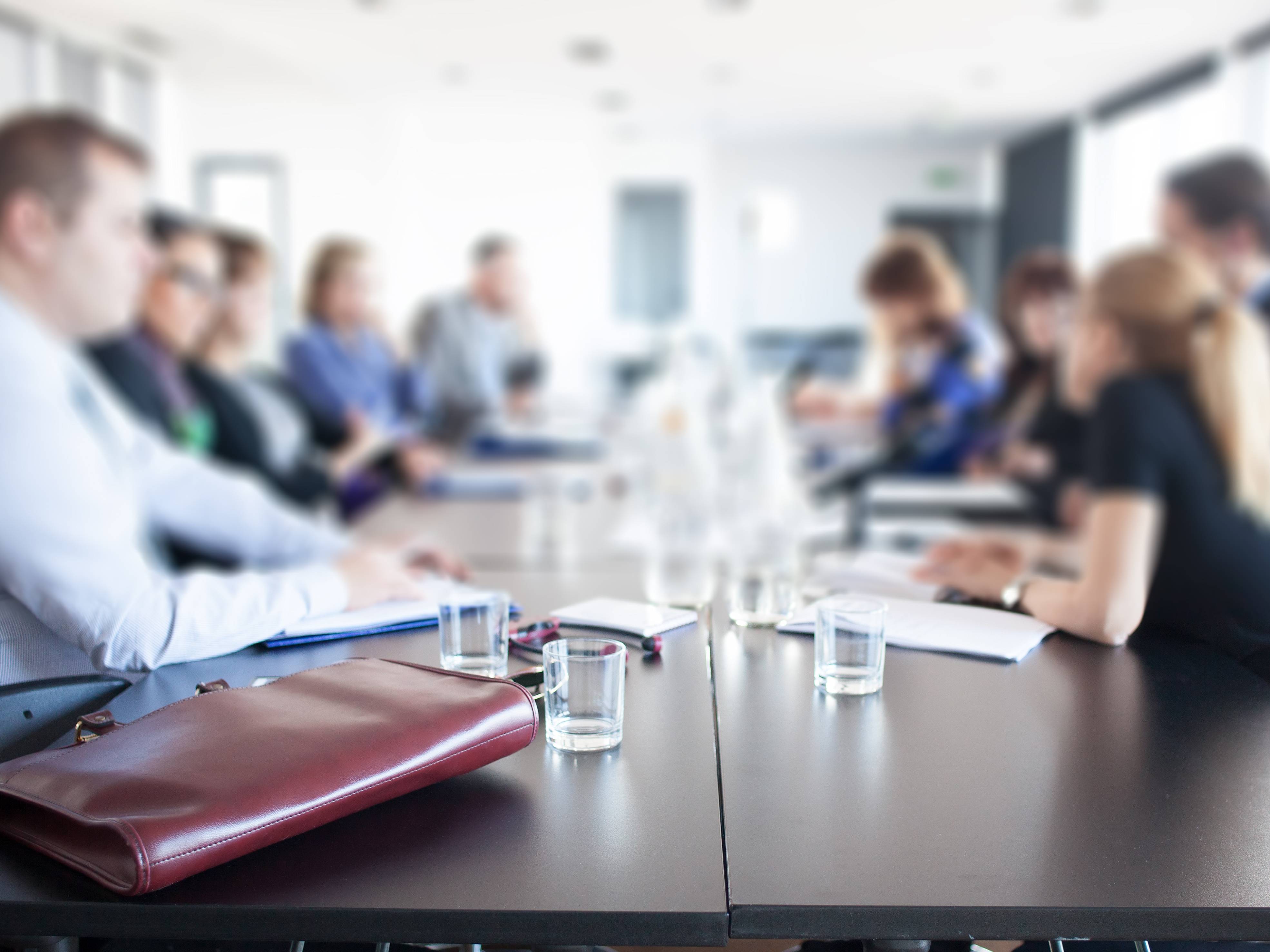 Employees are having meeting